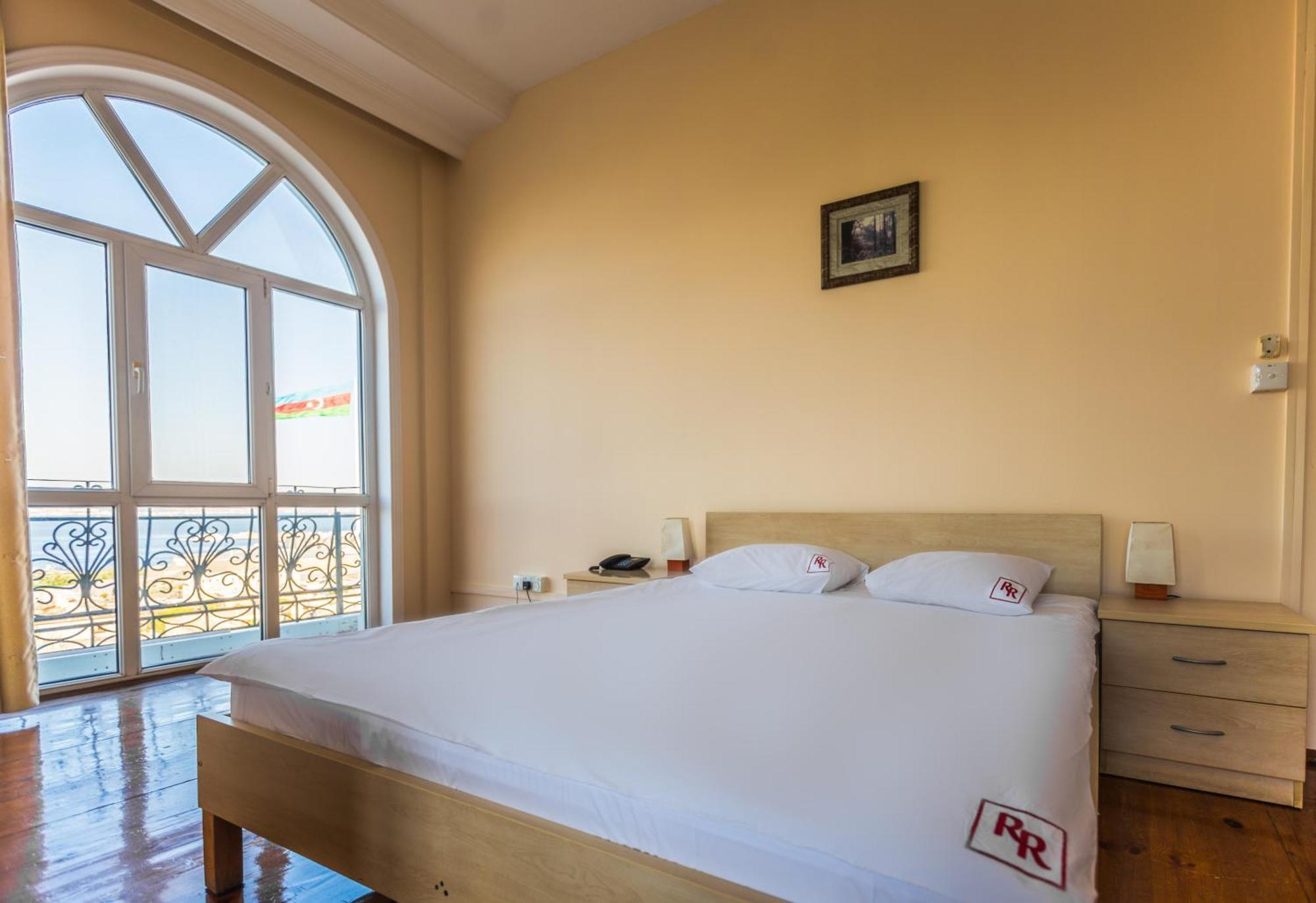 Red Roof Seaview Hotel Баку Экстерьер фото